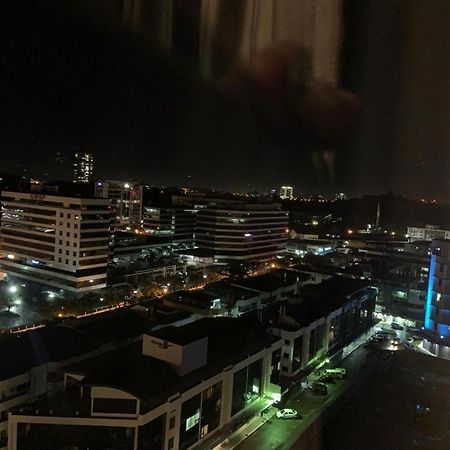 Sky Suite Top Floor With Rooftop Pool & Gym Kota Kinabalu Esterno foto