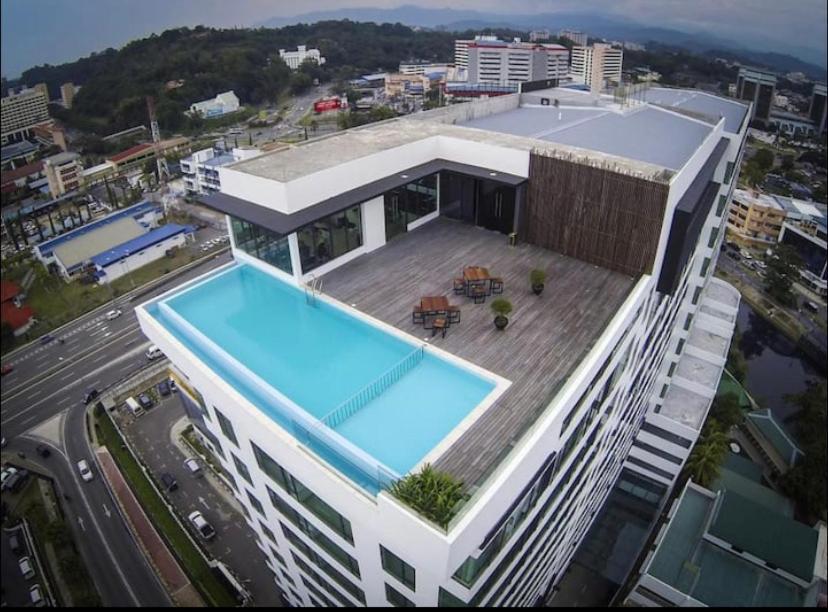 Sky Suite Top Floor With Rooftop Pool & Gym Kota Kinabalu Esterno foto